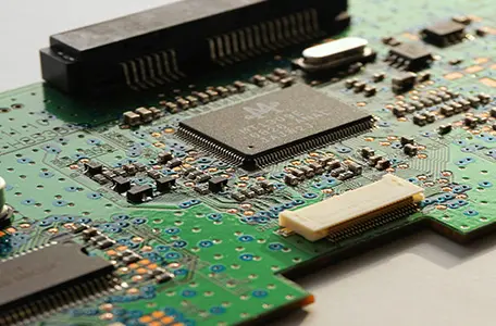 Tablica sterująca samochodowym systemem informacyjno-rozrywkowym